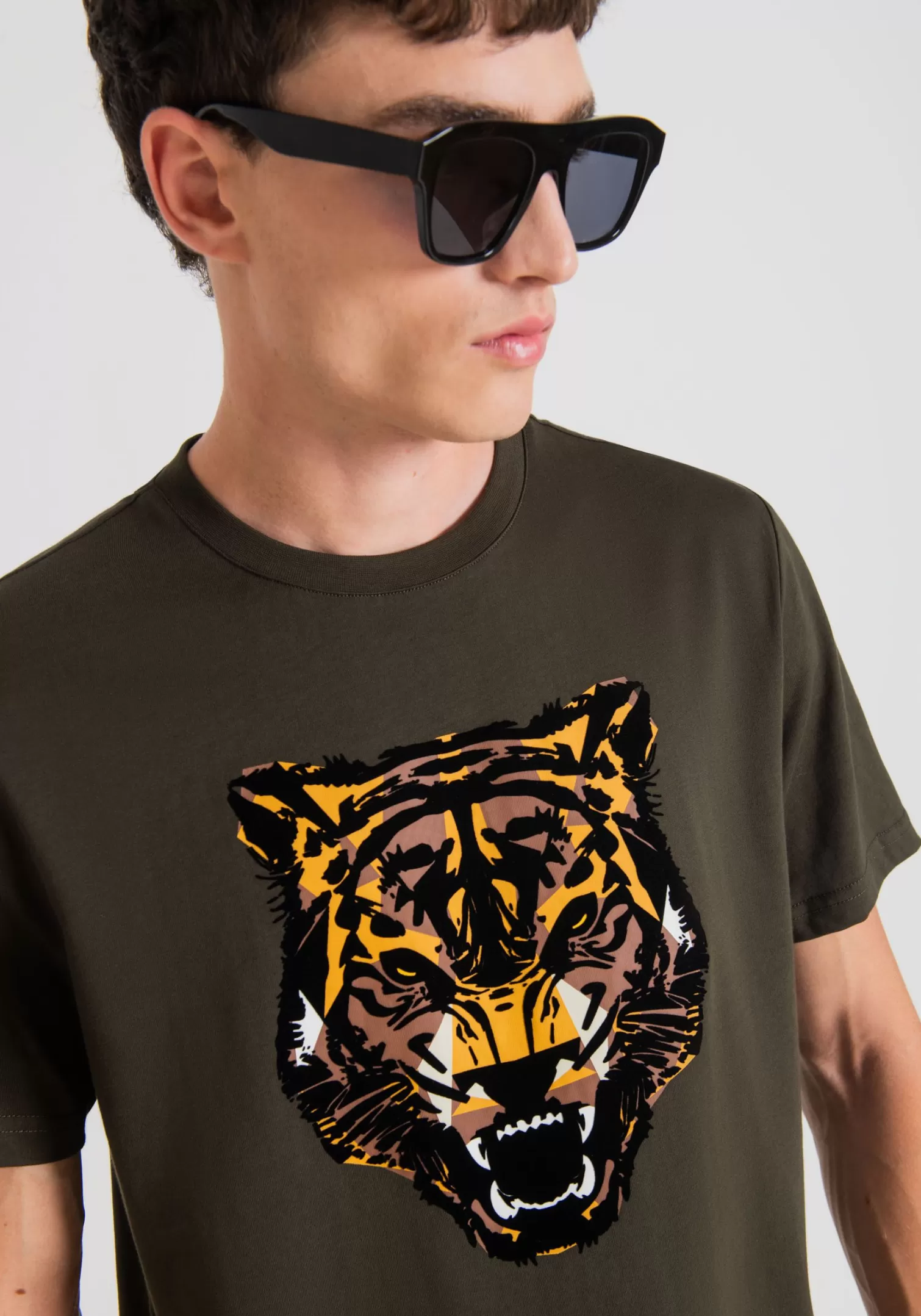 T-Shirts E Polo>Antony Morato T-Shirt Regular Fit In 100% Cotone Con Stampa Tigre Verde Militare Scuro